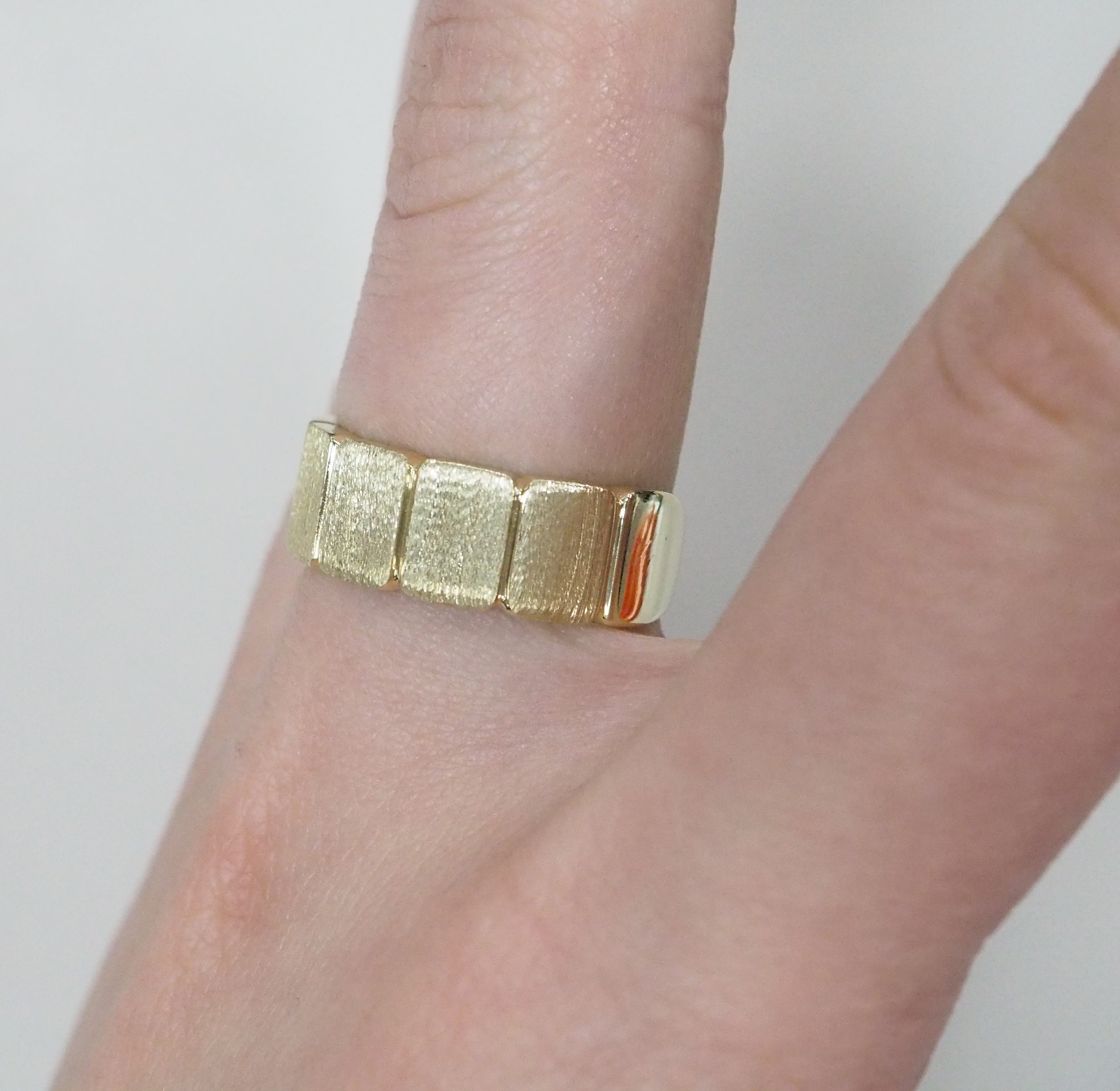 Кольцо из желтого золота